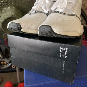 Naturalizer shoe box.